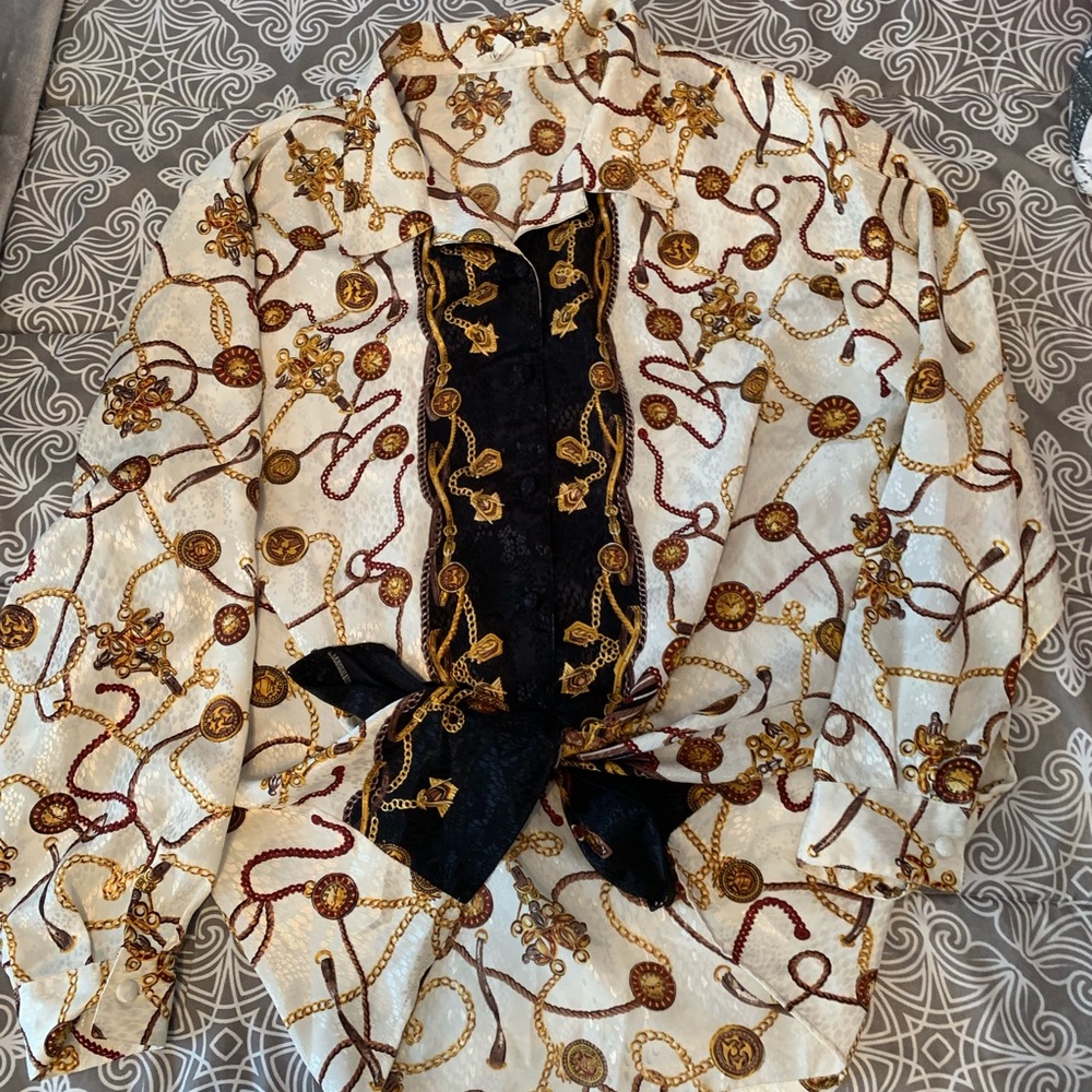 Vintage button down blouse 😍